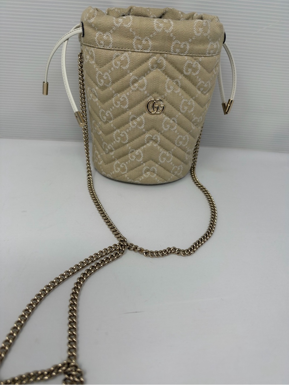 Gucci Beige GG Quilted Bucket Crossbody with Gold Chain